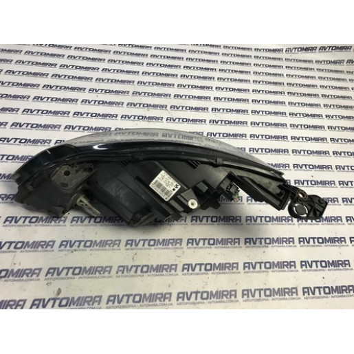 Фара правая Peugeot 308 2013-2021 9800553180